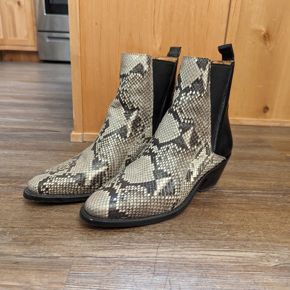Lucchese Ella Python Pointed Toe Chelsea Booties Womens Size  Lucchese Ella Python Pointed Toe Chelsea Boot Women\'s 8B